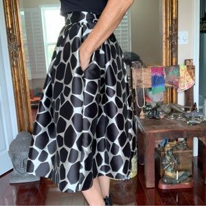 Brand new Sara Battaglia 50’s Midi Skirt Full Pockets Black Silver Print S